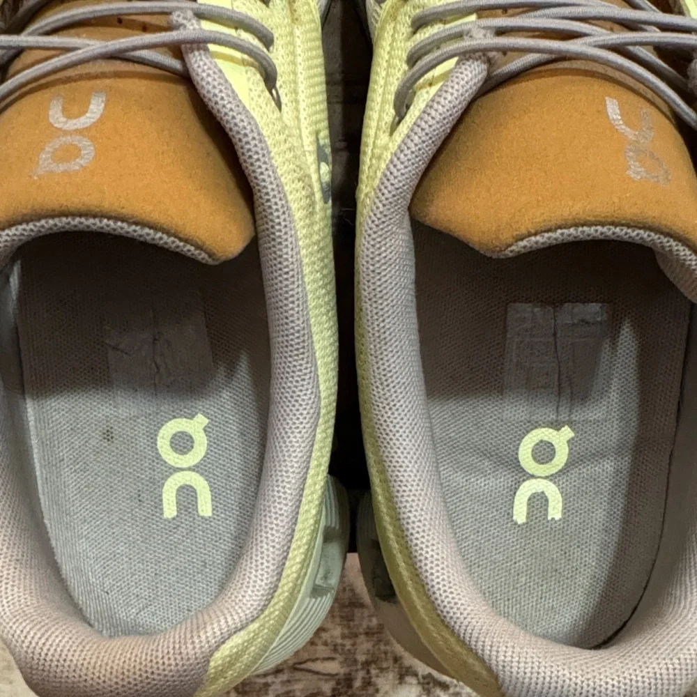 On Running Women’s White and Yellow Athletic Shoes- size 9 - Picture 8 of 9